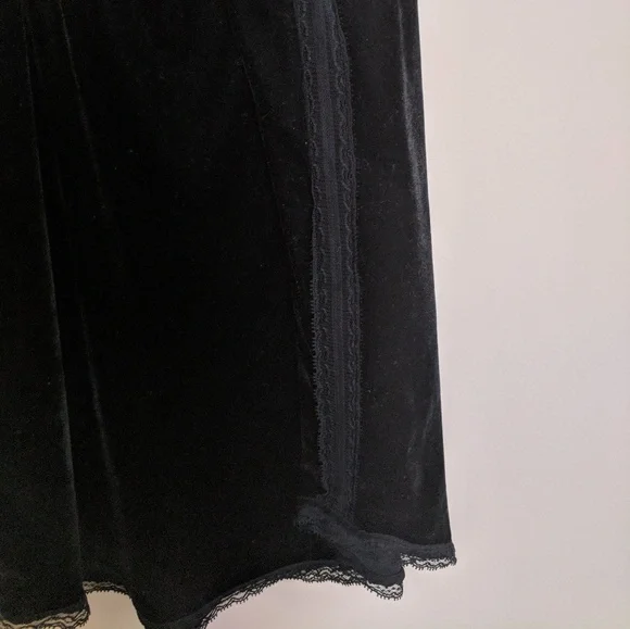 WHO WHAT WEAR Velvet & Lace Tank Top - Picture 6 of 8